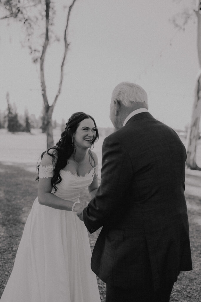 bride and dad first look